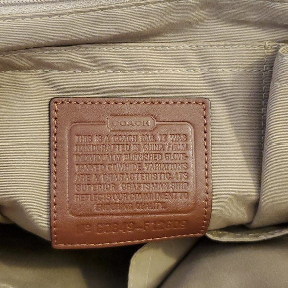 Coach leather purse - Picture 6 of 8